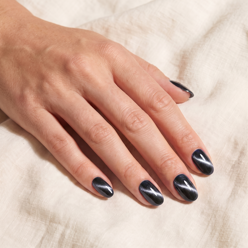 Onyx Mirror on natural nails, near-black chrome with a silver cat eye streak